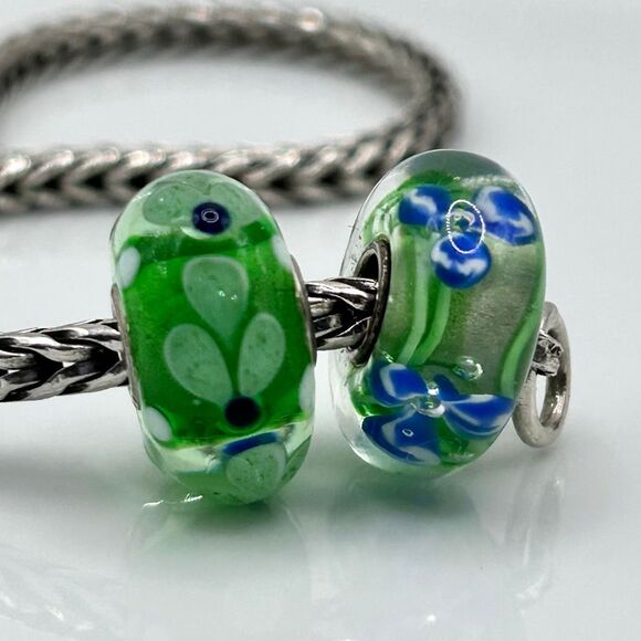 TROLLBEADS Set of 2, Blue & Green Theme Flowers & Ferns LAA 925S NEW Condition - Picture 7 of 8